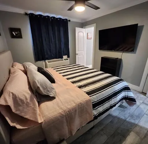 Blue Shark *H12* @ River Oaks Modern 1Br King Apartment