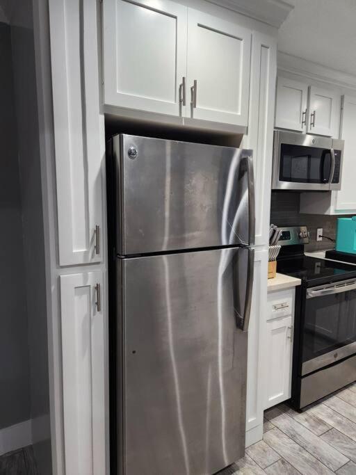 Apartment Blue Shark *h12* @ River Oaks Modern 1br King *