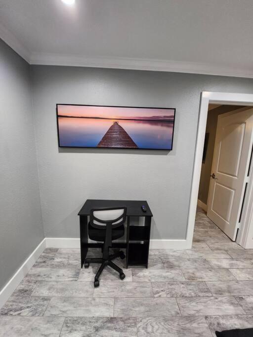 Blue Shark *h12* @ River Oaks Modern 1br King Houston